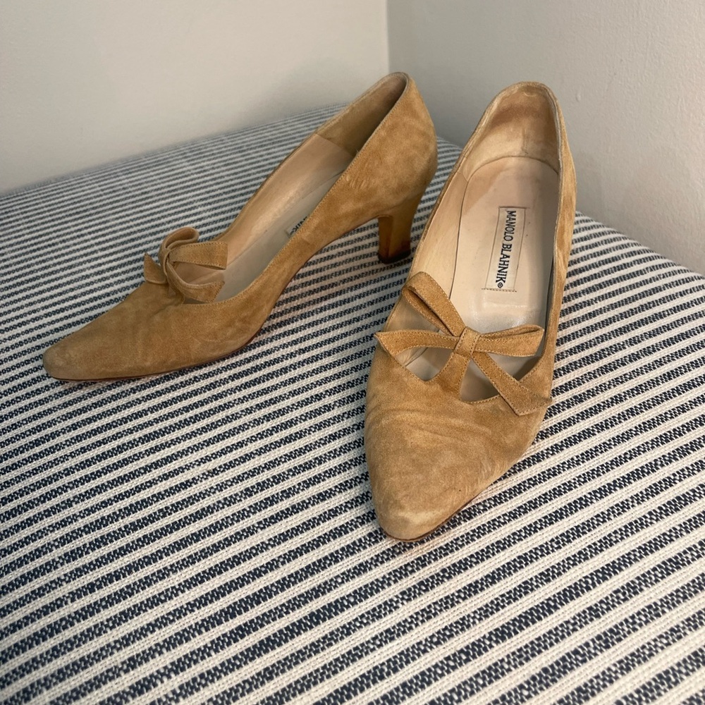 Manolo Blahnik Tan Suede Heels with Bow Detail